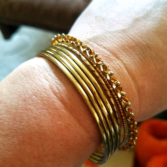🦙HOLD🦙Set of Seven Gold Bangle Bracelets - Picture 2 of 6